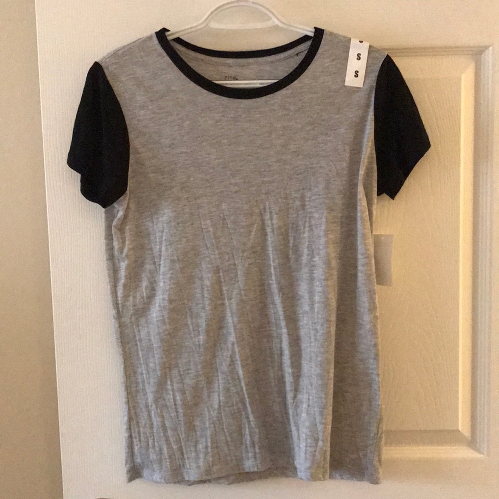 Gray tee with black sleeves